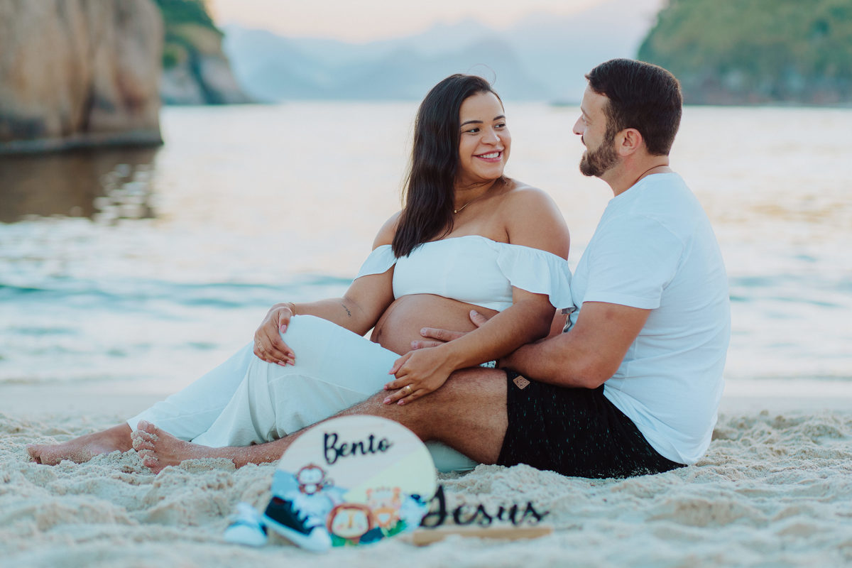 Ensaio de Gestante na praia de piratininga em Niterói