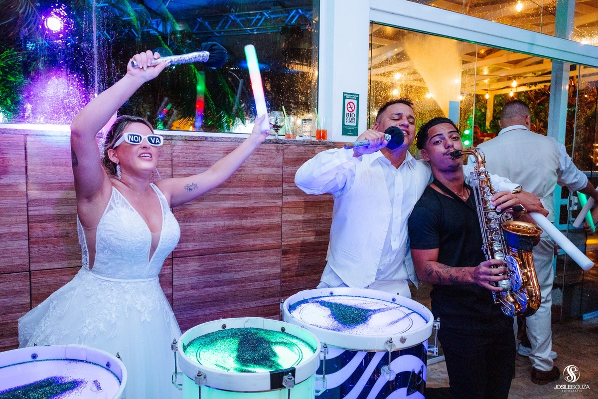Tambores e pistola de fumaça E SAXOFONE para casamentos em São gonçalo, niterói e maricá -RJ