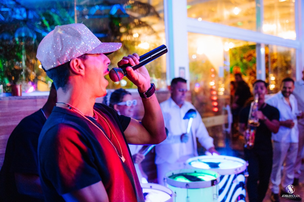 Tambores e pistola de fumaça E SAXOFONE para casamentos em São gonçalo, niterói e maricá -RJ