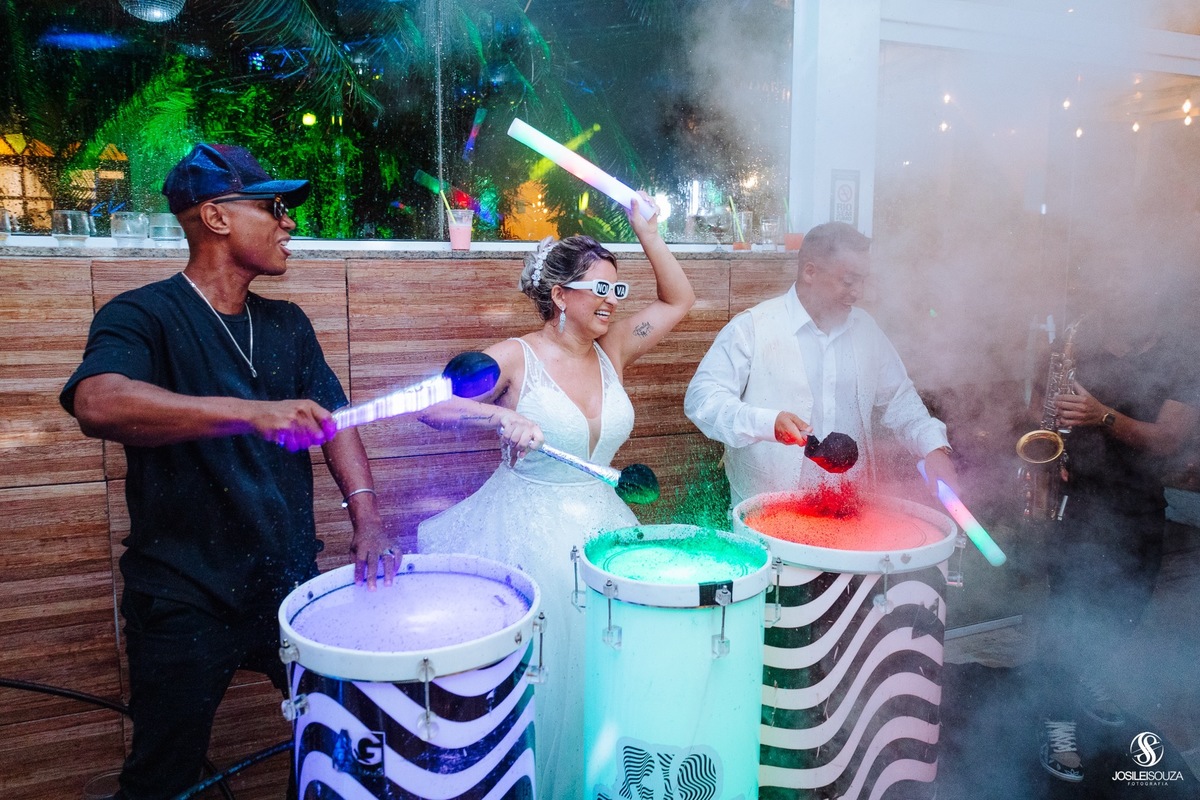 Tambores e pistola de fumaça E SAXOFONE para casamentos em São gonçalo, niterói e maricá -RJ