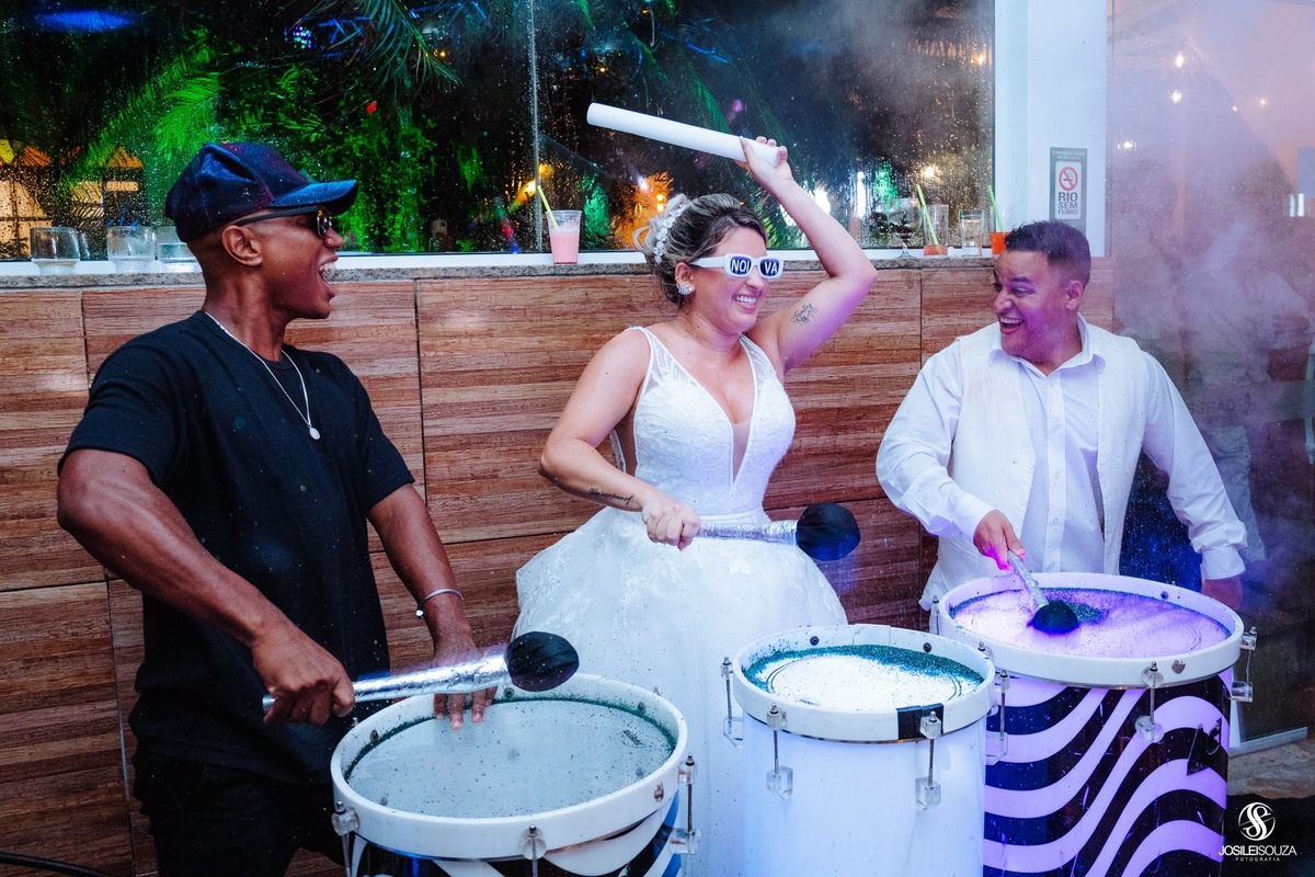 Tambores e pistola de fumaça E SAXOFONE para casamentos em São gonçalo, niterói e maricá -RJ