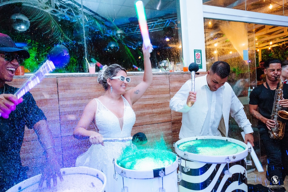 Tambores e pistola de fumaça E SAXOFONE para casamentos em São gonçalo, niterói e maricá -RJ