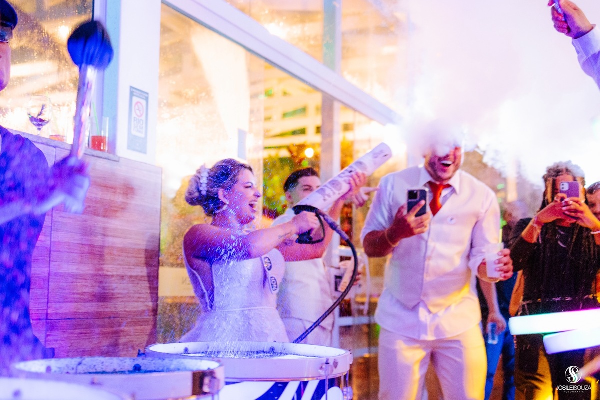 Tambores e pistola de fumaça para casamentos em São gonçalo, niterói e maricá -RJ