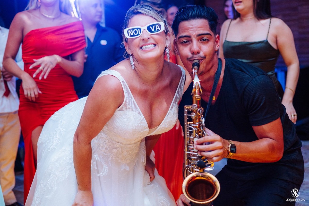 Tambores e pistola de fumaça E SAXOFONE para casamentos em São gonçalo, niterói e maricá -RJ