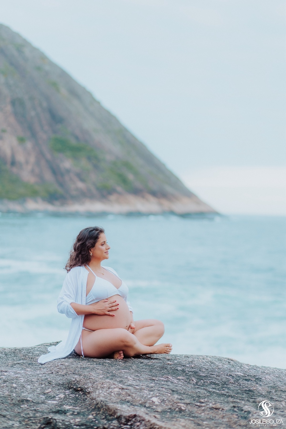 Ensaio de Gestante na Praia de Itacoatiara em Niterói