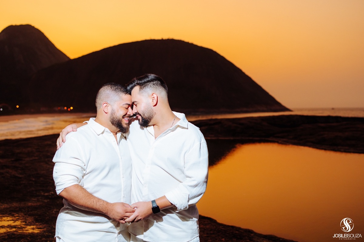 Ensaio de casal no nascer do sol em Niterói