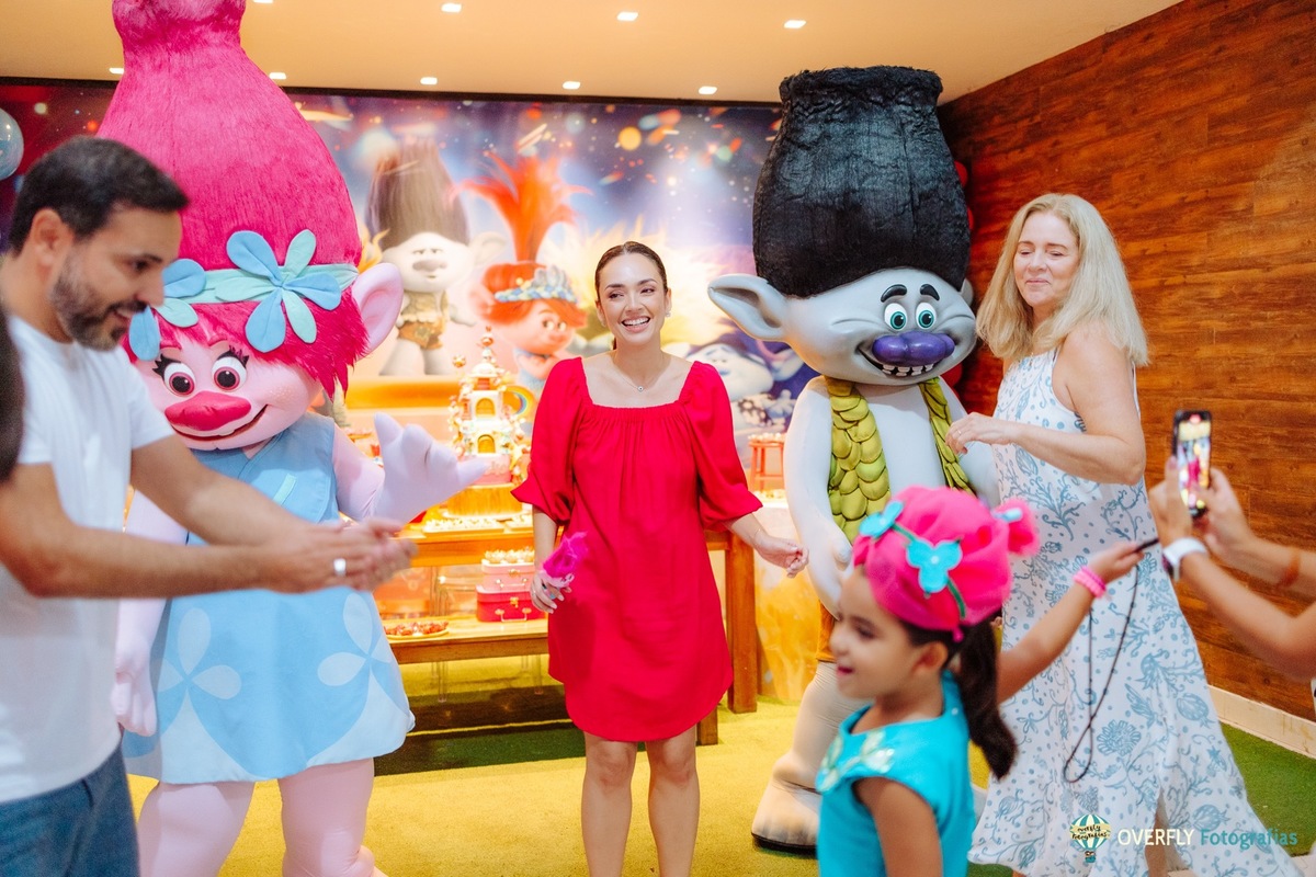 Aniversário com tema trolls na barra da Tijuca