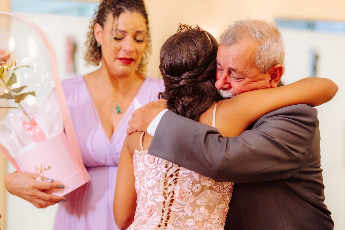 fotos emocionantes de aniversário de 15 anos