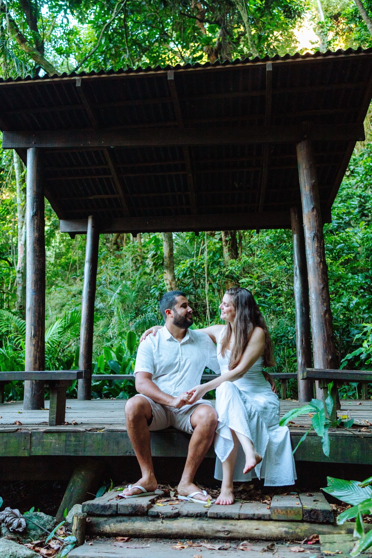 Pré wedding no Rio de Janeiro com fotógrafo profissional — ensaio ao nascer do sol na Praia Vermelha.