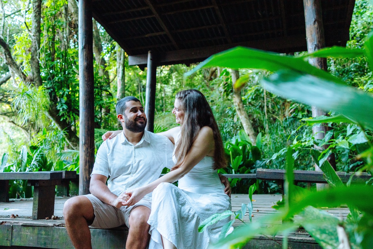 Pré wedding no Rio de Janeiro com fotógrafo profissional — ensaio ao nascer do sol na Praia Vermelha.