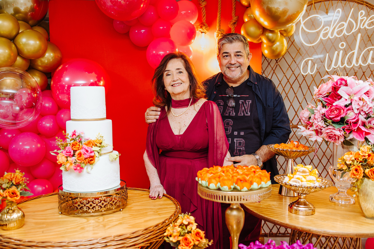 Fotógrafo profissional cobrindo aniversário adulto em Niterói.