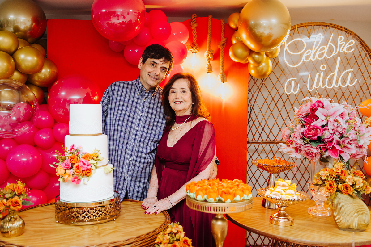 fotógrafo profissional especializado em aniversários e eventos familiares.
