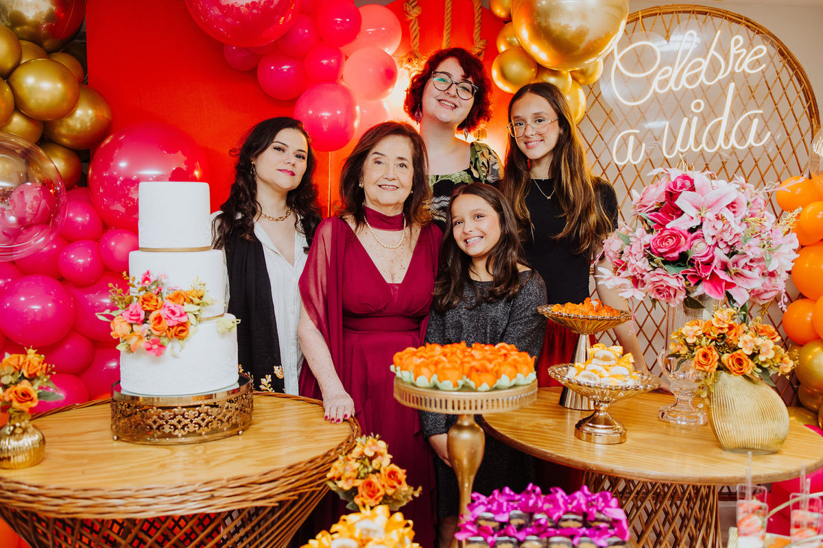 fotógrafo profissional especializado em aniversários e eventos familiares.