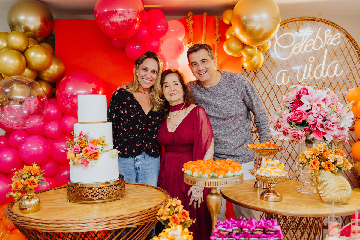 fotógrafo profissional especializado em aniversários e eventos familiares.