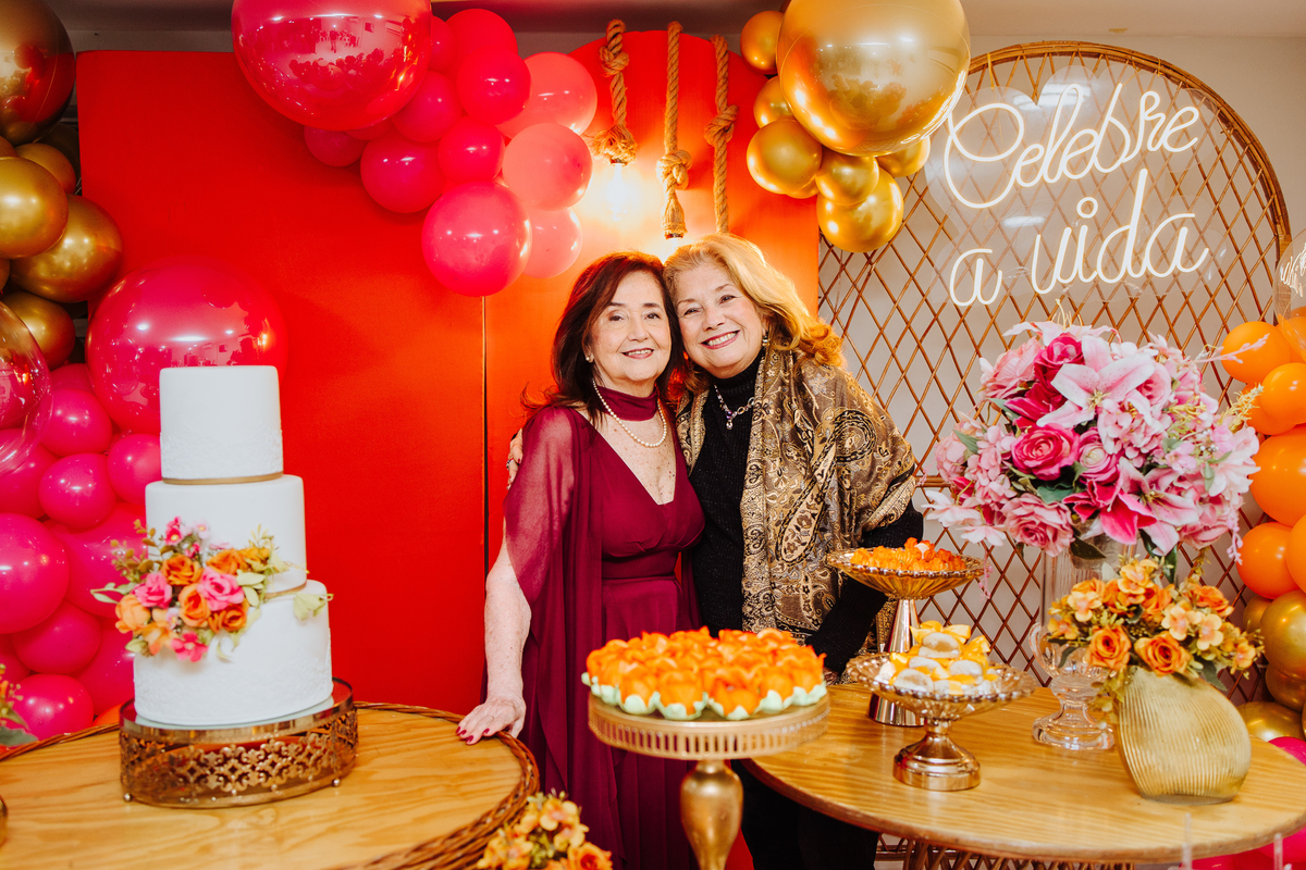 fotógrafo profissional especializado em aniversários e eventos familiares.