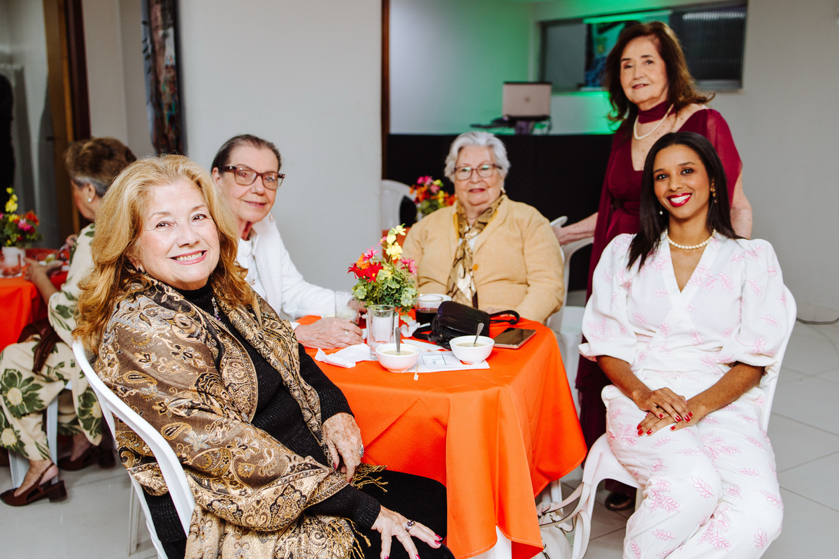fotógrafo profissional especializado em aniversários e eventos familiares.