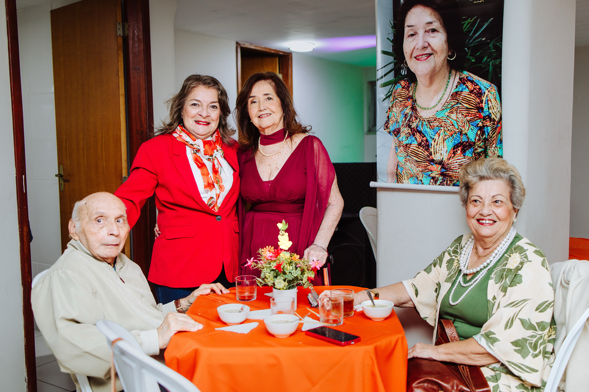 fotógrafo profissional especializado em aniversários e eventos familiares.