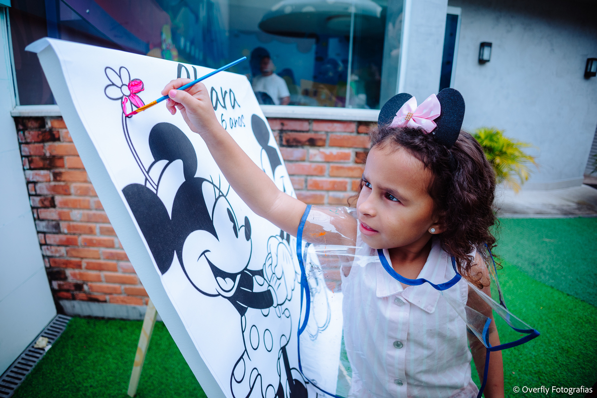 Crianças brincando em festa infantil em Piratininga Niterói