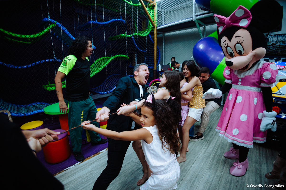 Crianças brincando em festa infantil em Piratininga Niterói