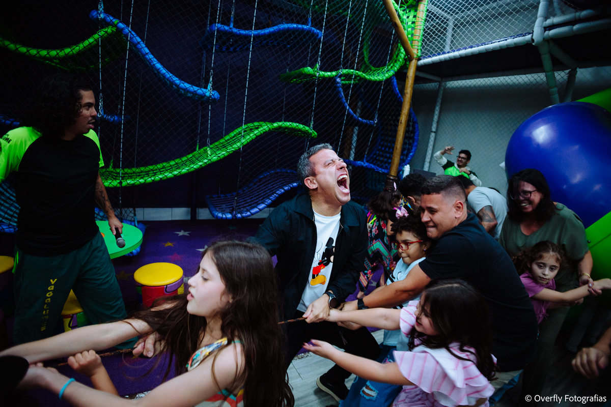 Crianças brincando em festa infantil em Piratininga Niterói