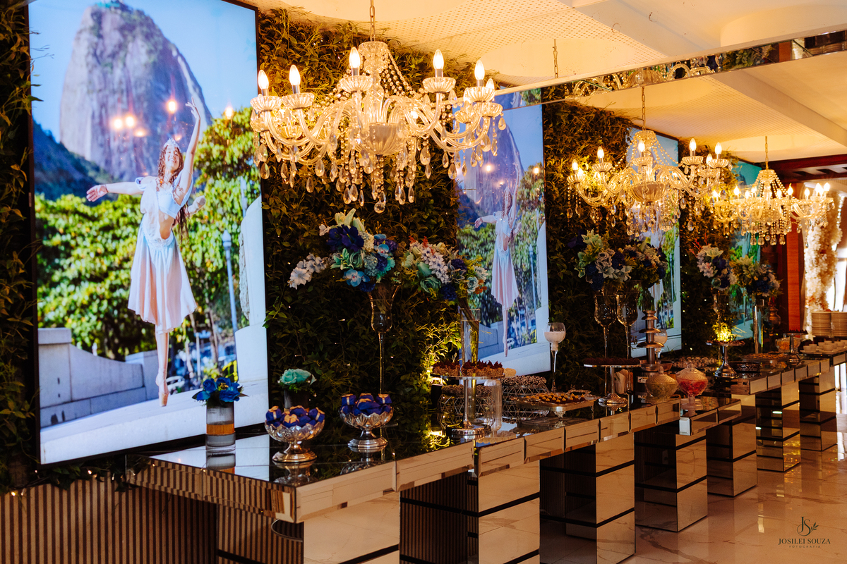 Decoração da festa de 15 anos da Mariah na Casa de Festas Elite, no Rio de Janeiro, registrada pela Josilei Souza Fotografia.