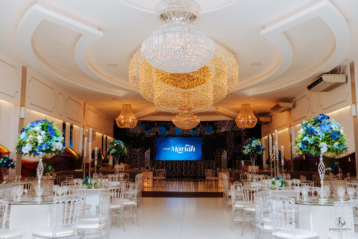 Decoração da festa de 15 anos da Mariah na Casa de Festas Elite, no Rio de Janeiro, registrada pela Josilei Souza Fotografia.