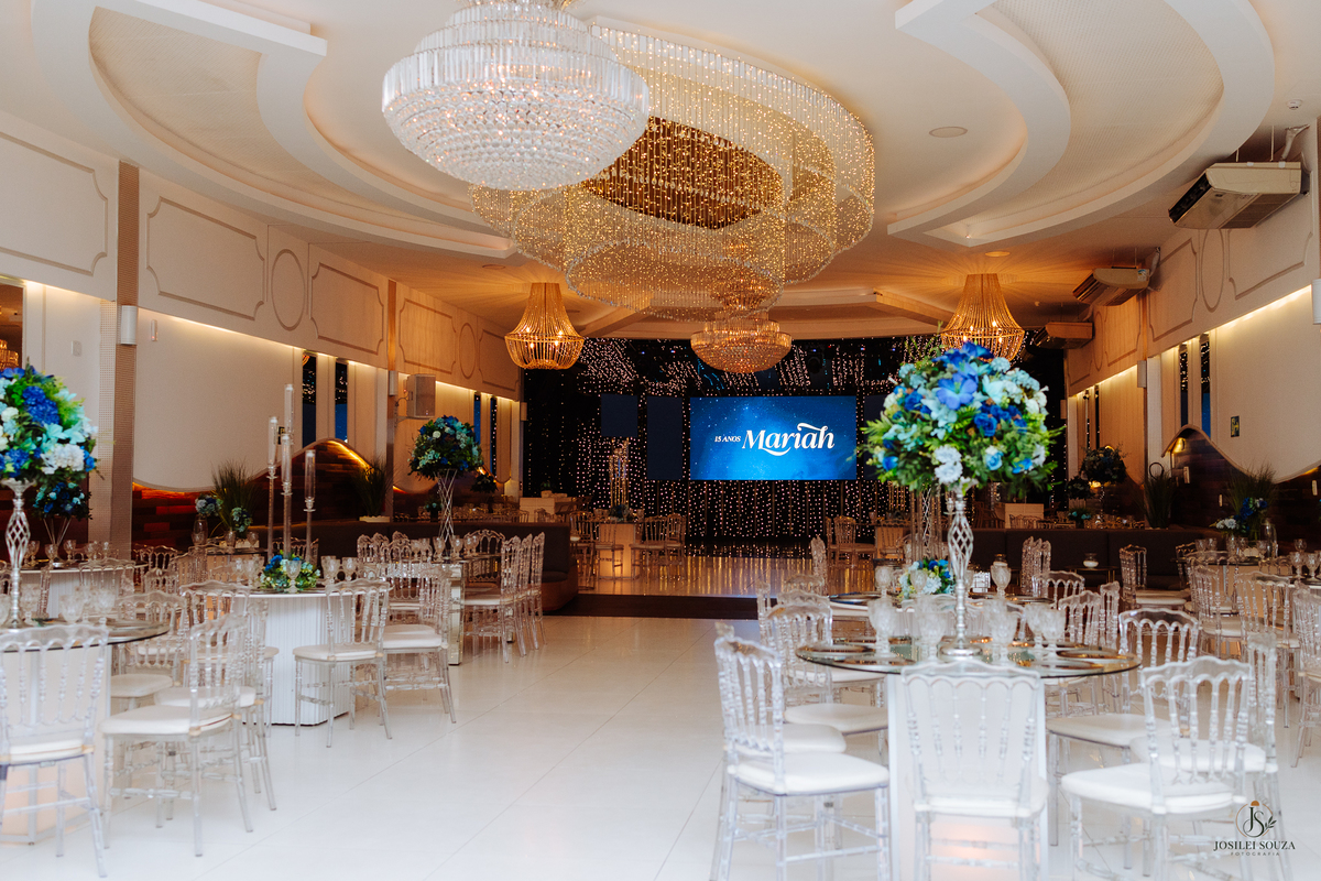 Decoração da festa de 15 anos da Mariah na Casa de Festas Elite, no Rio de Janeiro, registrada pela Josilei Souza Fotografia.