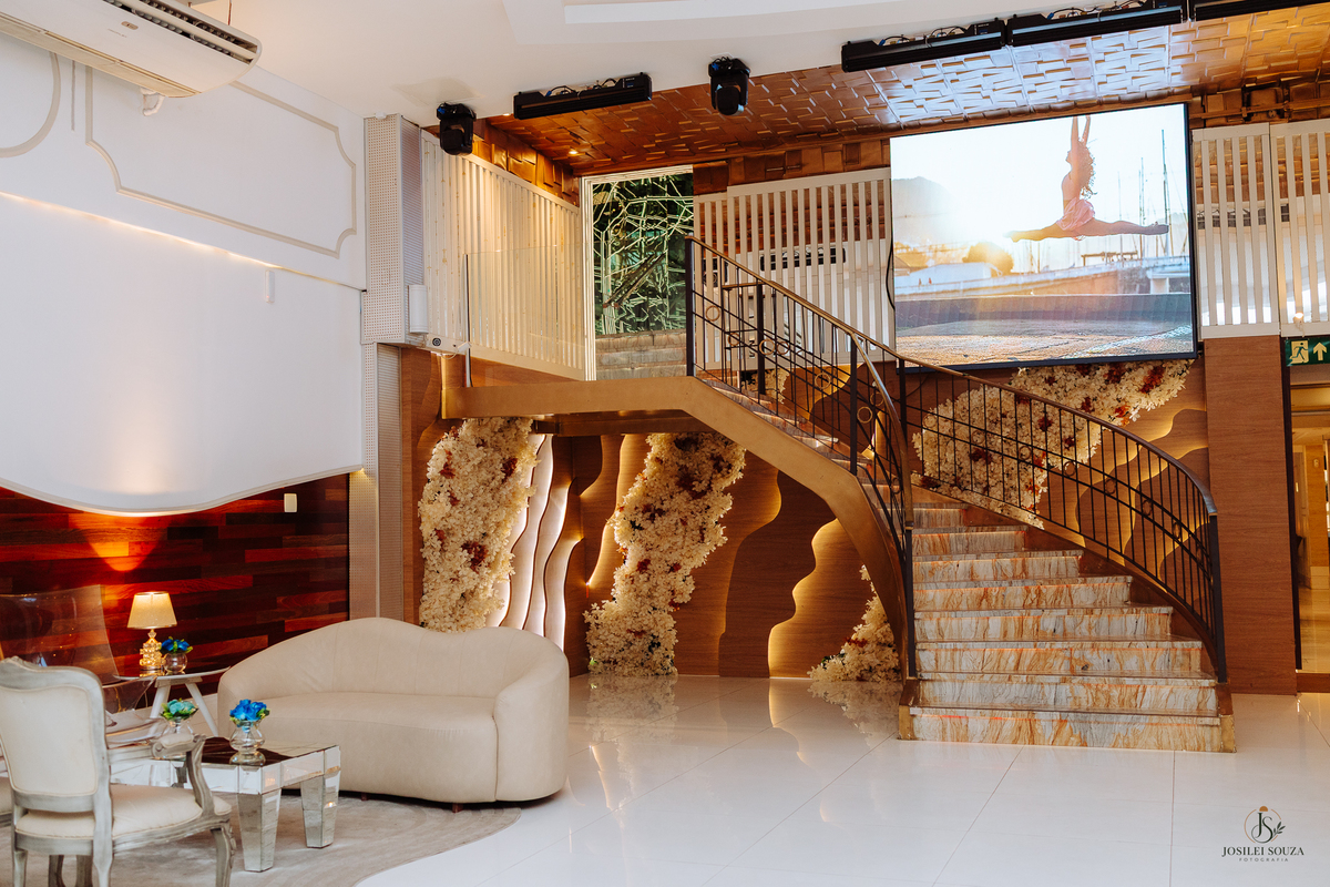Decoração da festa de 15 anos da Mariah na Casa de Festas Elite, no Rio de Janeiro, registrada pela Josilei Souza Fotografia.