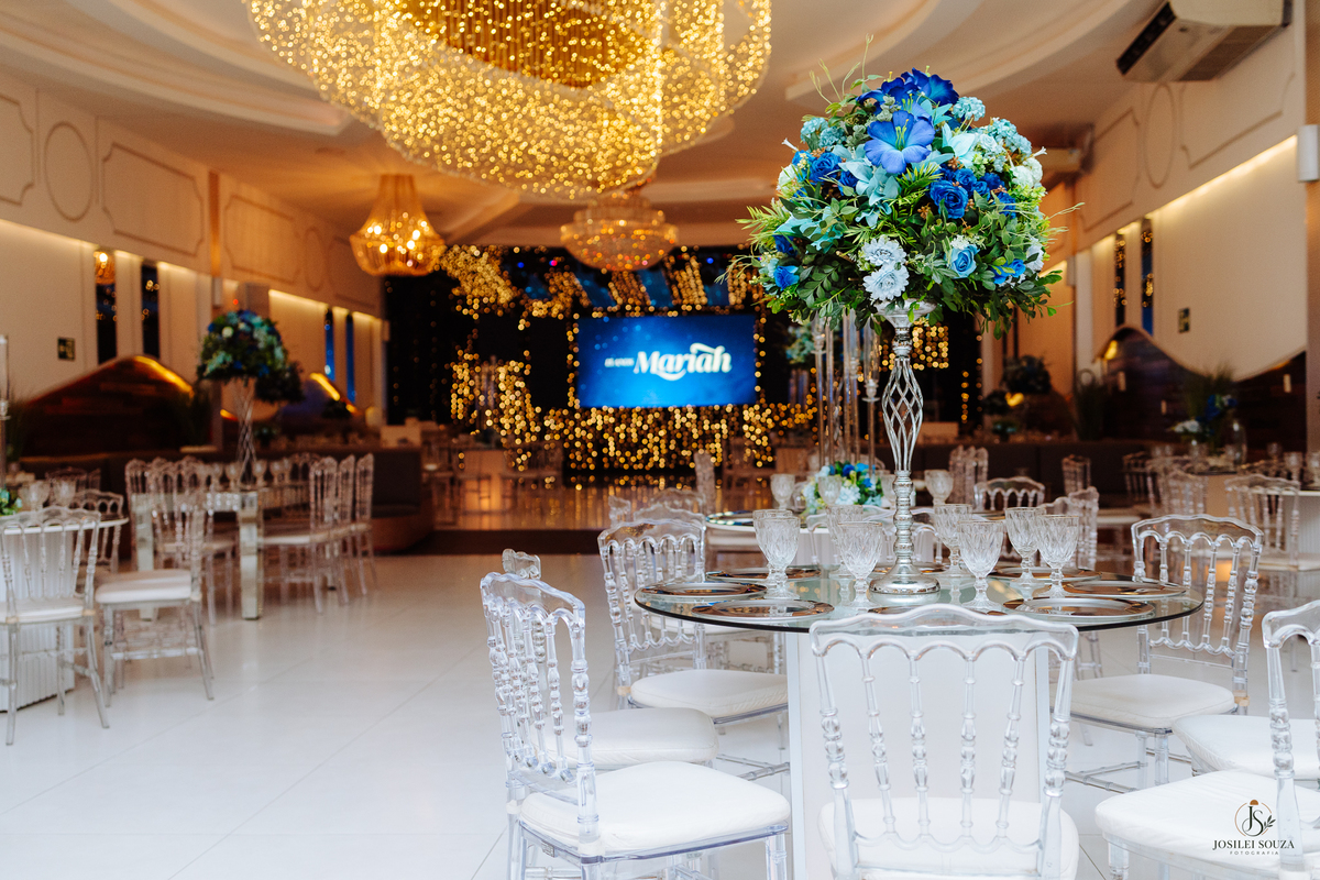 Decoração da festa de 15 anos da Mariah na Casa de Festas Elite, no Rio de Janeiro, registrada pela Josilei Souza Fotografia.