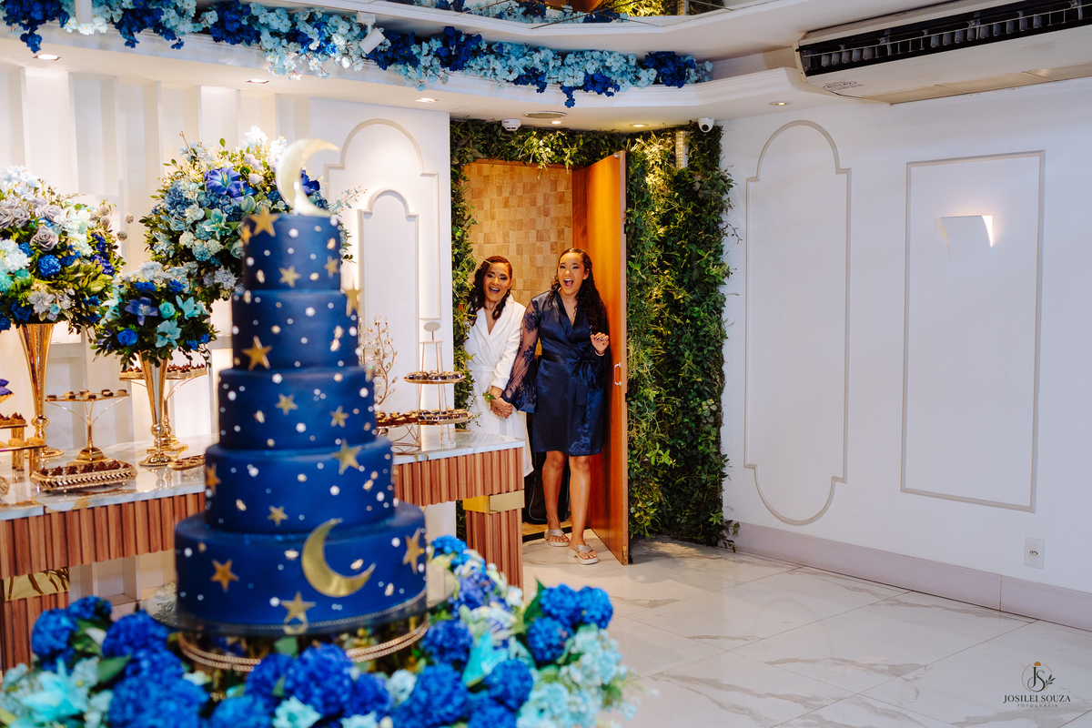 Entrada da debutante Mariah na comemoração dos seus 15 anos na Casa de Festas Elite, Rio de Janeiro.
