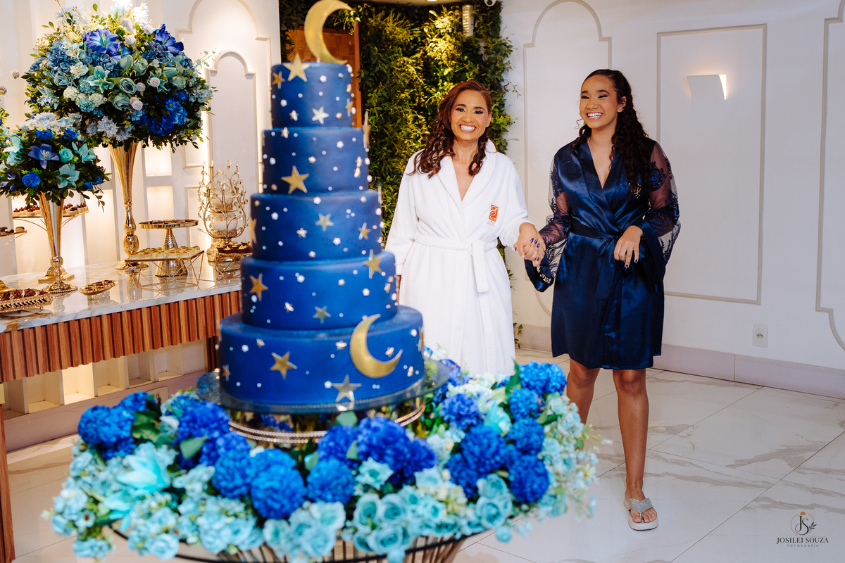 Entrada da debutante Mariah na comemoração dos seus 15 anos na Casa de Festas Elite, Rio de Janeiro.