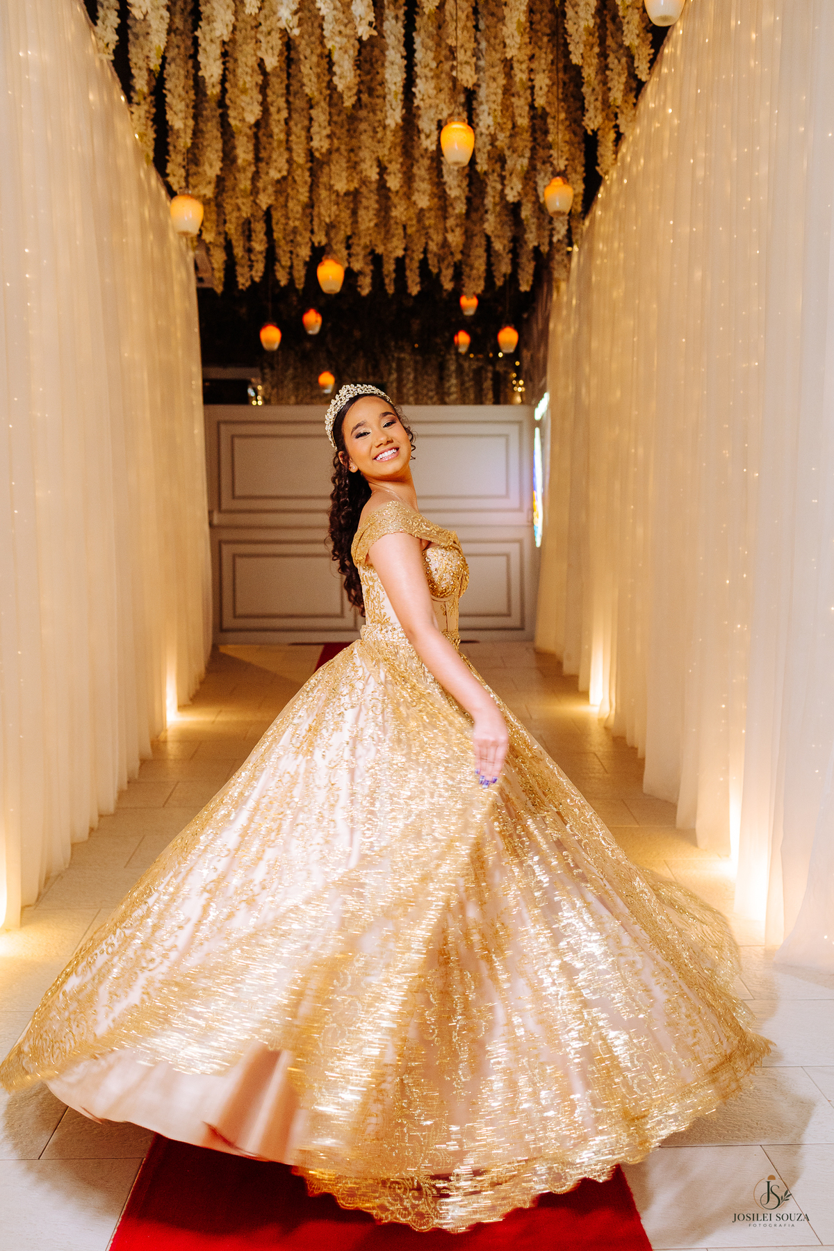 Ensaio fotográfico de 15 anos da Mariah na Casa de Festas Elite, Rio de Janeiro. Fotografia profissional de debutante.