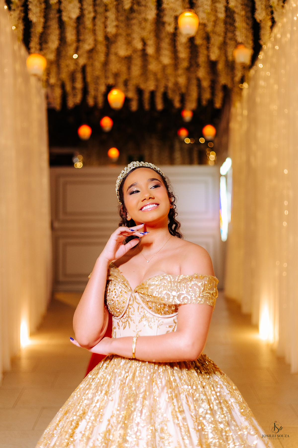 Ensaio fotográfico de 15 anos da Mariah na Casa de Festas Elite, Rio de Janeiro. Fotografia profissional de debutante.