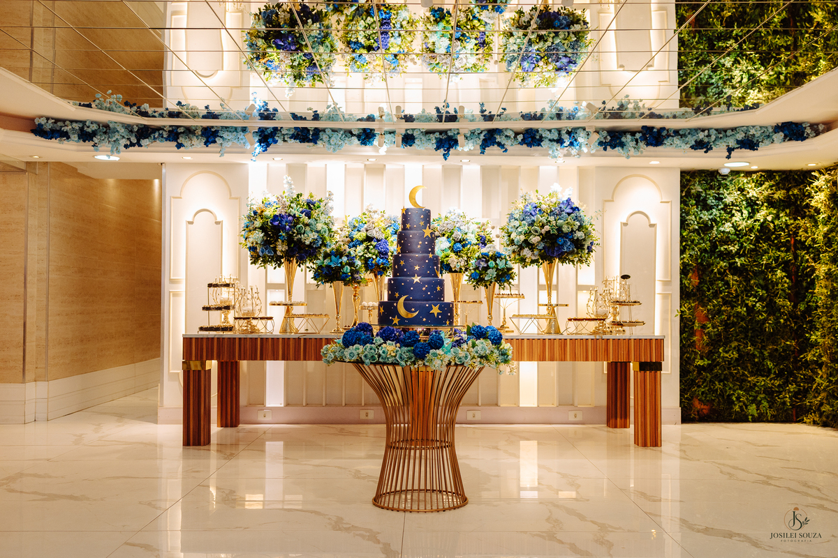 Decoração da festa de 15 anos da Mariah na Casa de Festas Elite, no Rio de Janeiro, registrada pela Josilei Souza Fotografia.