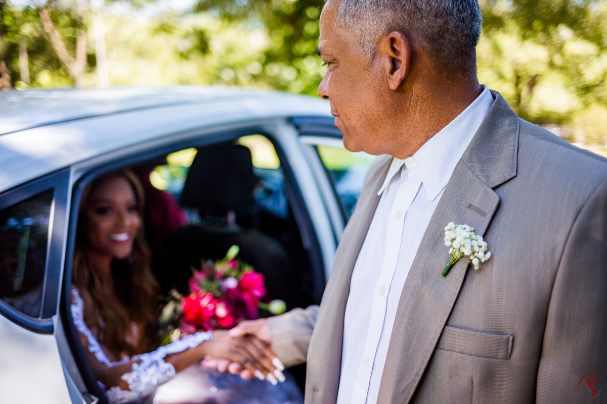 Entrada emociante dos pais no casamento - RJ