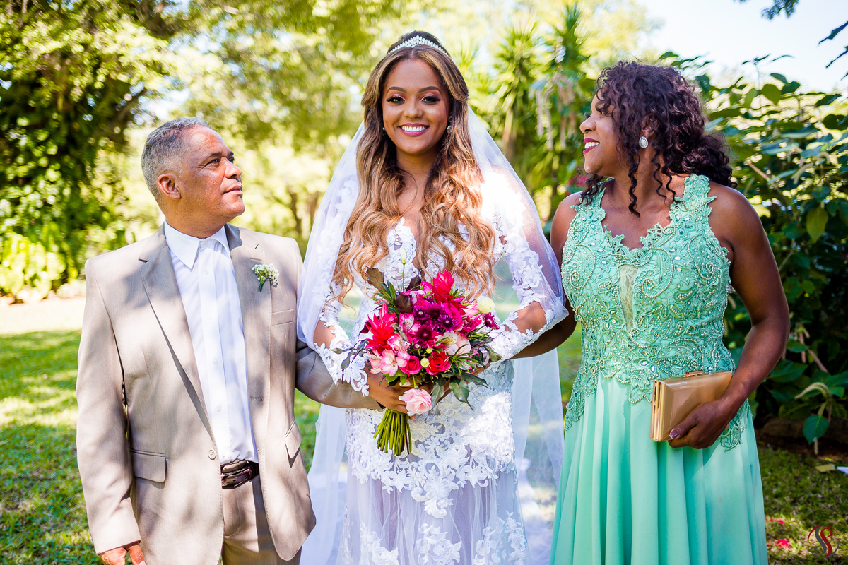 Entrada emociante dos pais no casamento - RJ