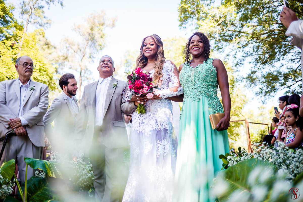 Entrada na noiva em casamento de dia - RJ