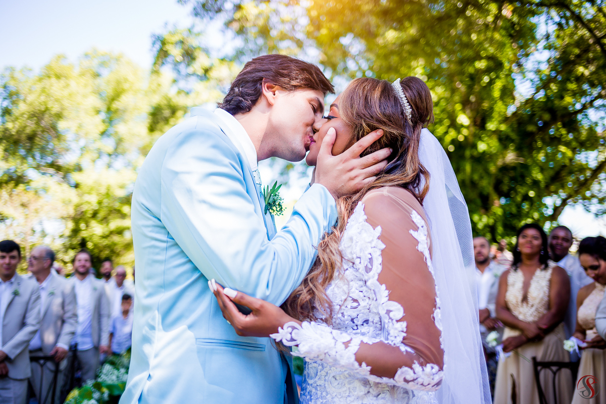 Hora do Beijo Noivos Casamento de Dia - RJ