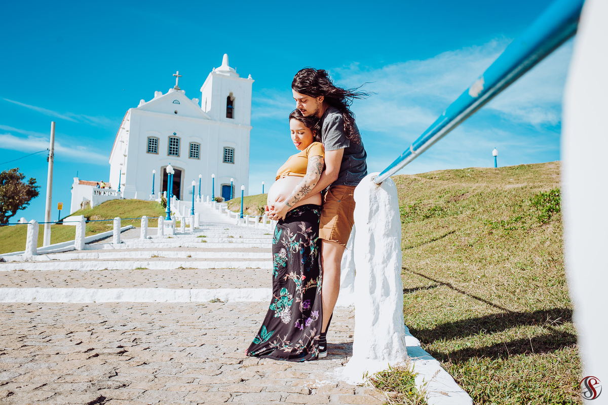 Ensaio de Gestante na Igreja Nossa Senhora de Nazareth em Saquarema