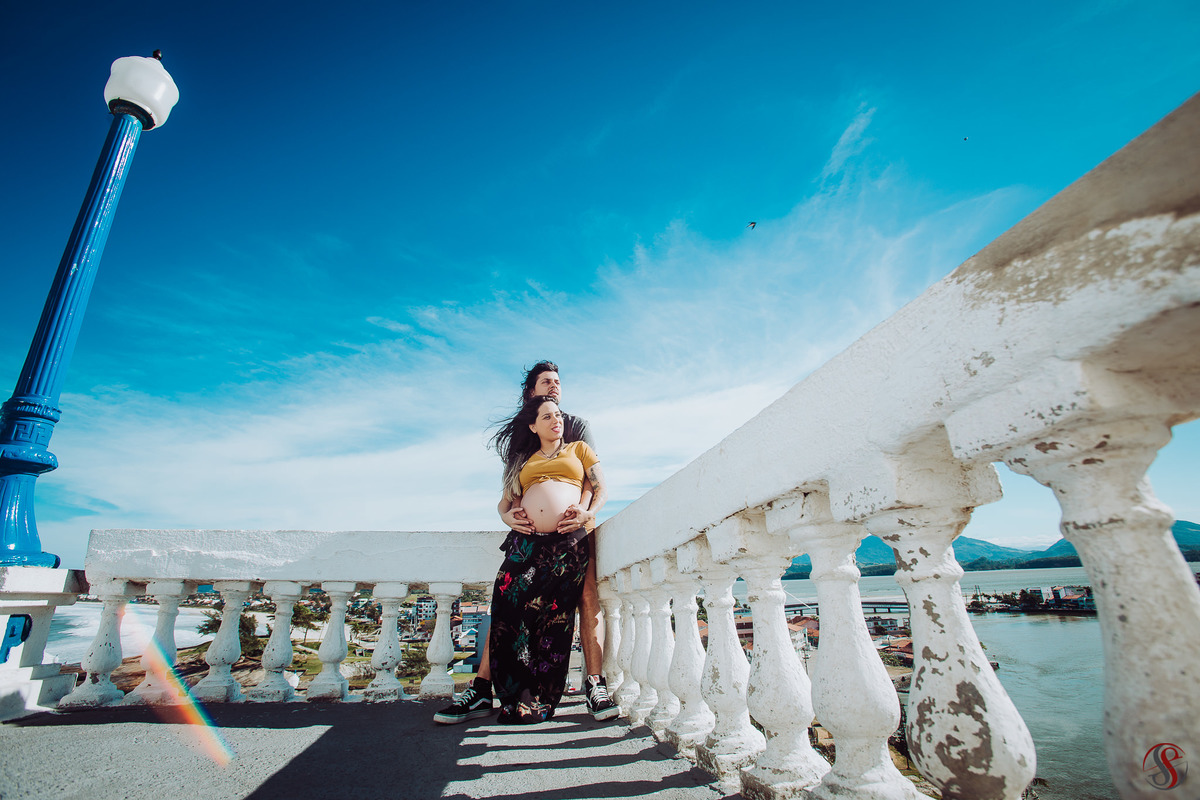 Ensaio de Gestante na Igreja Nossa Senhora de Nazareth em Saquarema