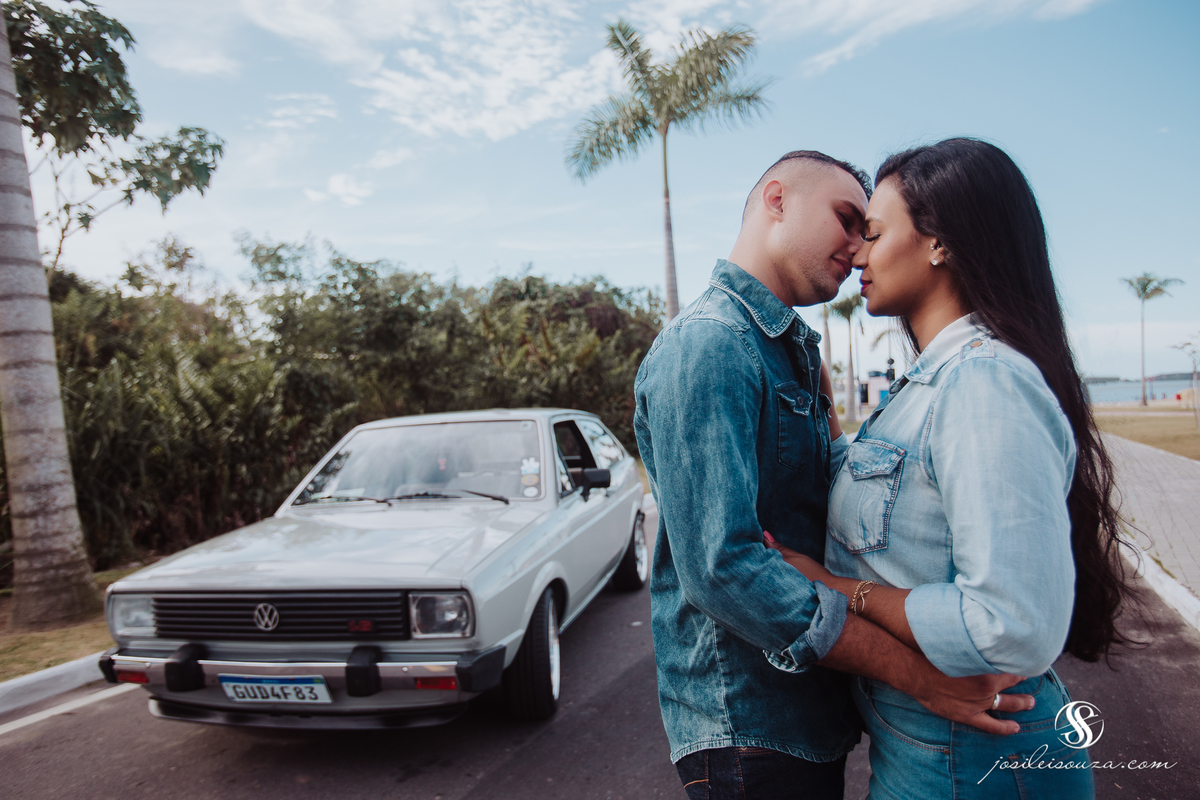 Ensaio de Casal com Carro