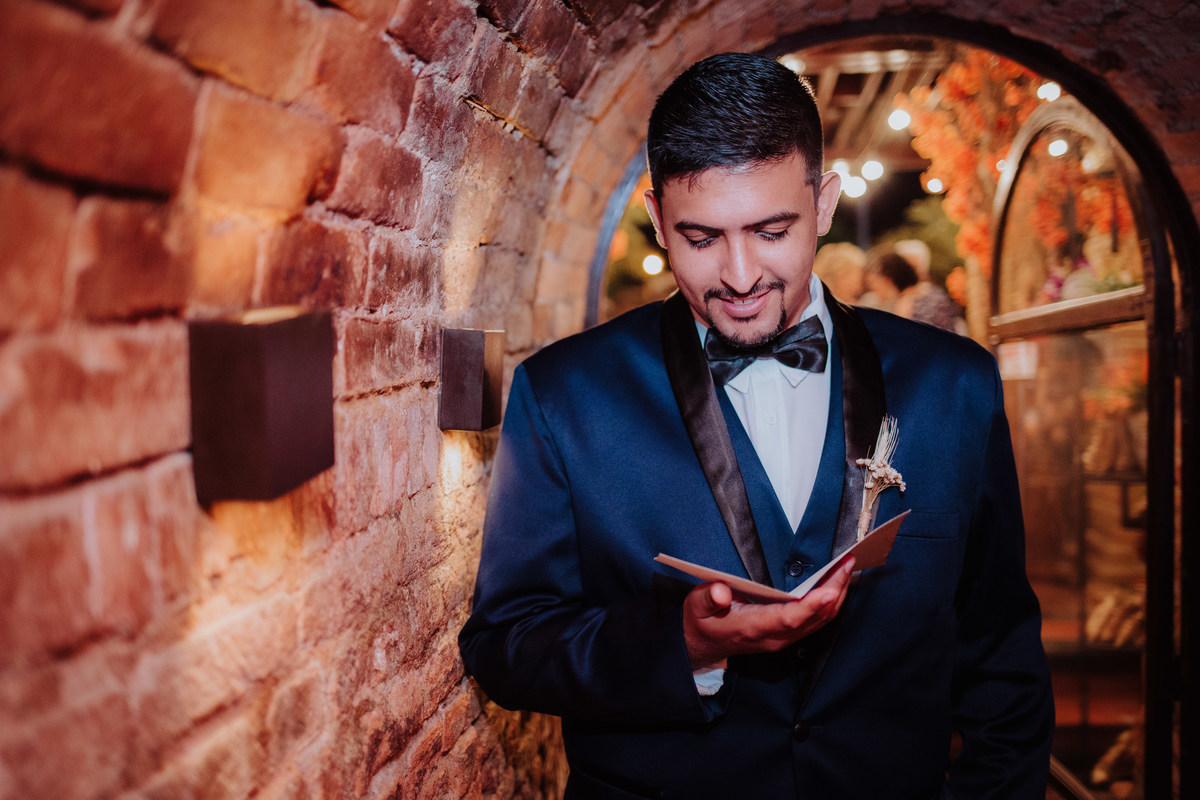 Noivo no Restaurante Dimattoni