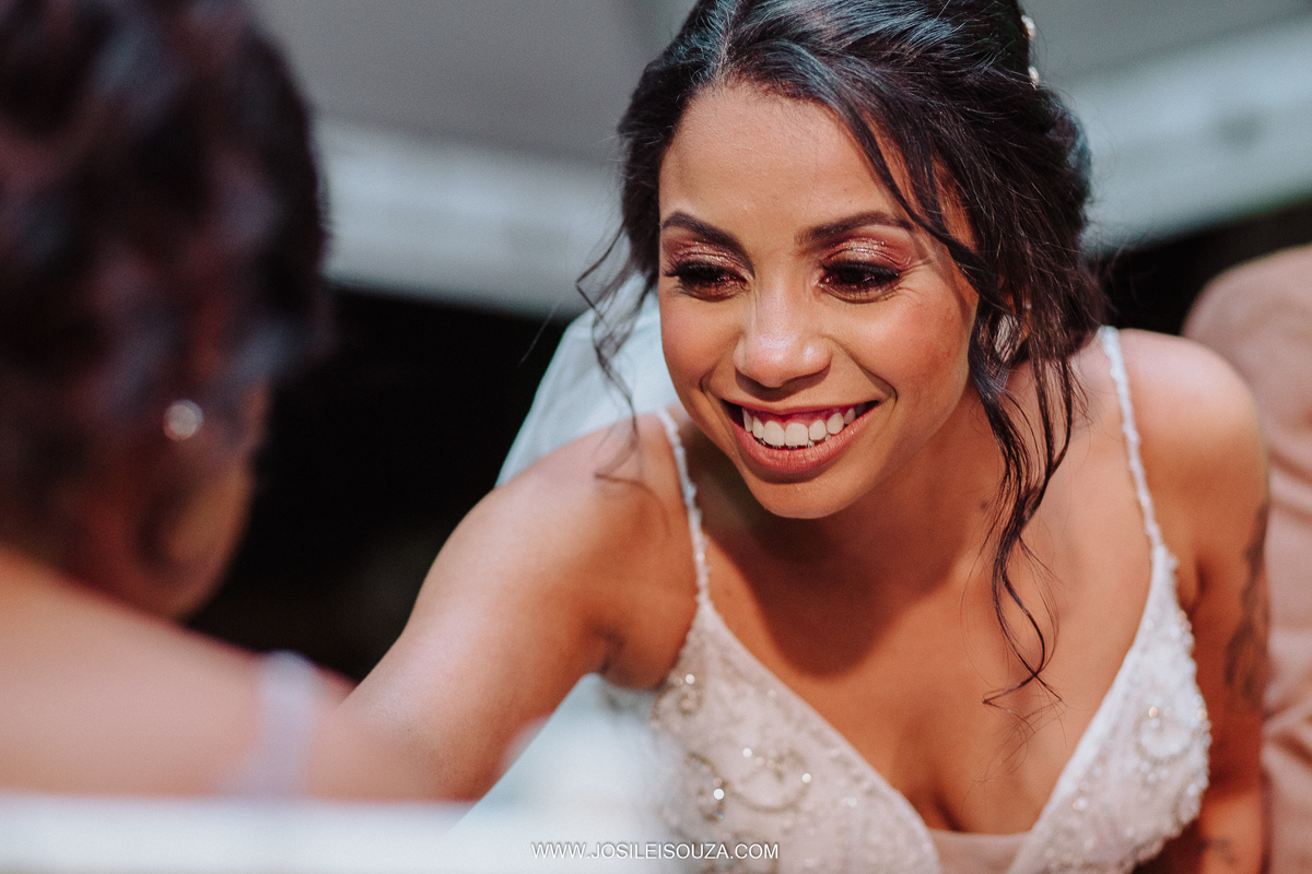 Mãe da Noiva se emociona no casamento da filha