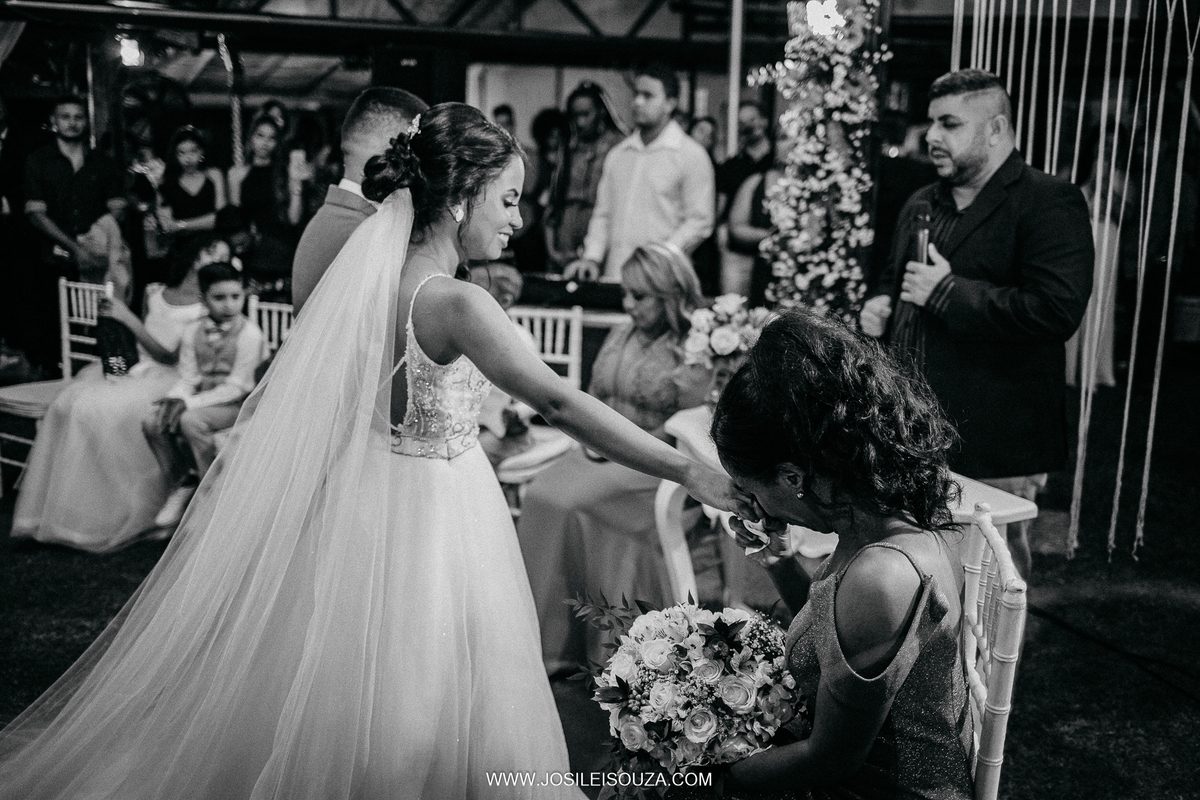 Mãe da Noiva se emociona no casamento da filha