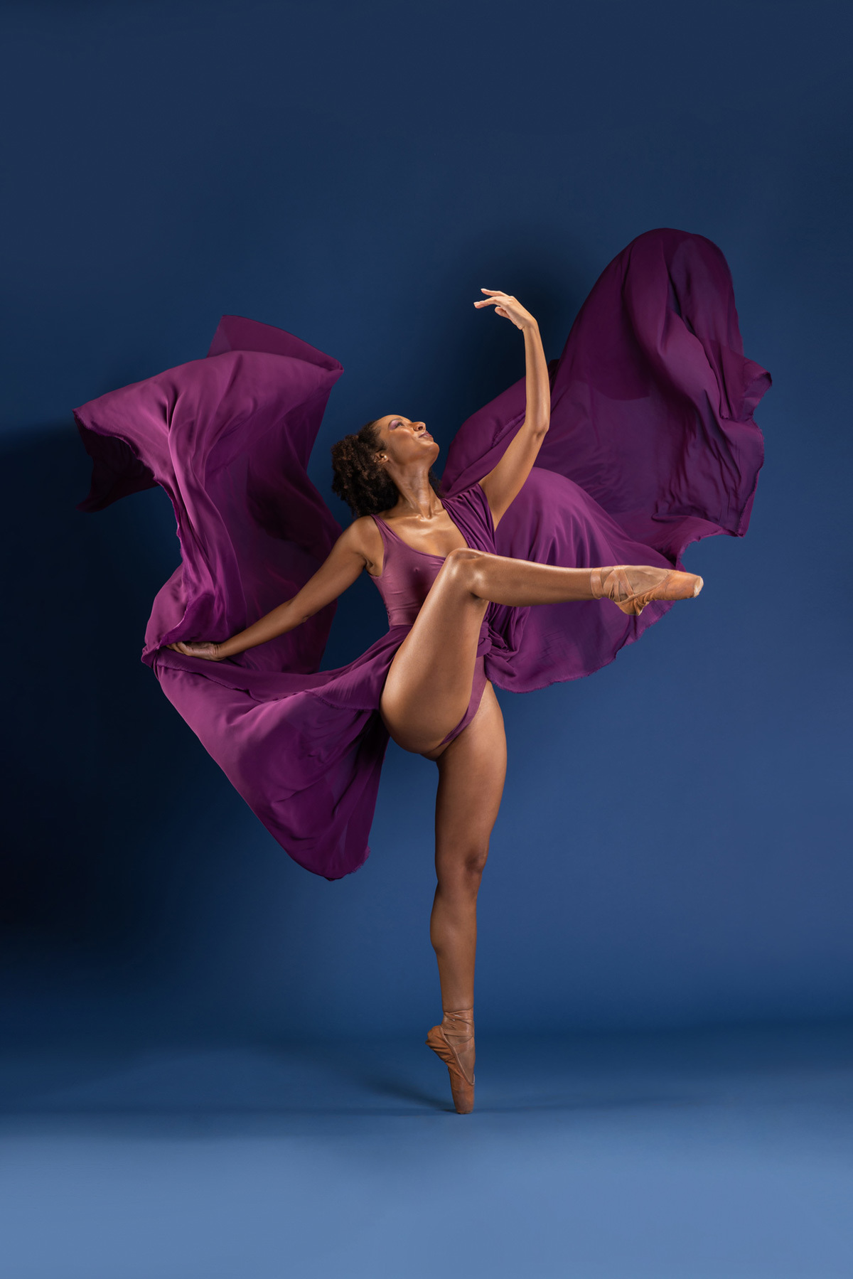 Bailarina Larissa Morais participou do projeto Arte, Cores e Movimentos do fotógrafo Romero Cruz
