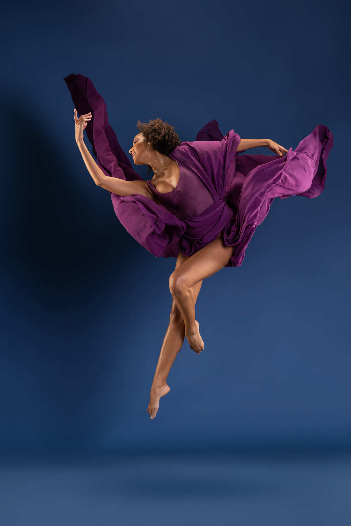 Larissa Morais participou do ensaio fotográfico Arte, Cores e Movimentos do fotógrafo Romero 
