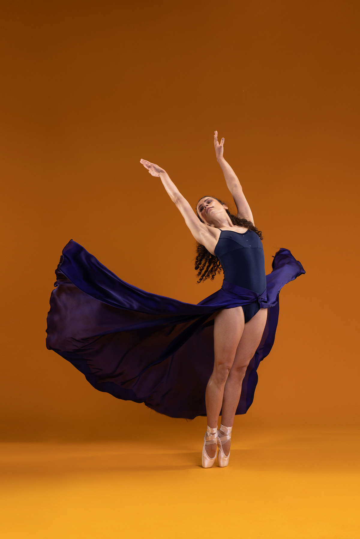 Bailarina Thais Lima no ensaio de balé fotografado pelo fotógrafo profissional Romero Cruz