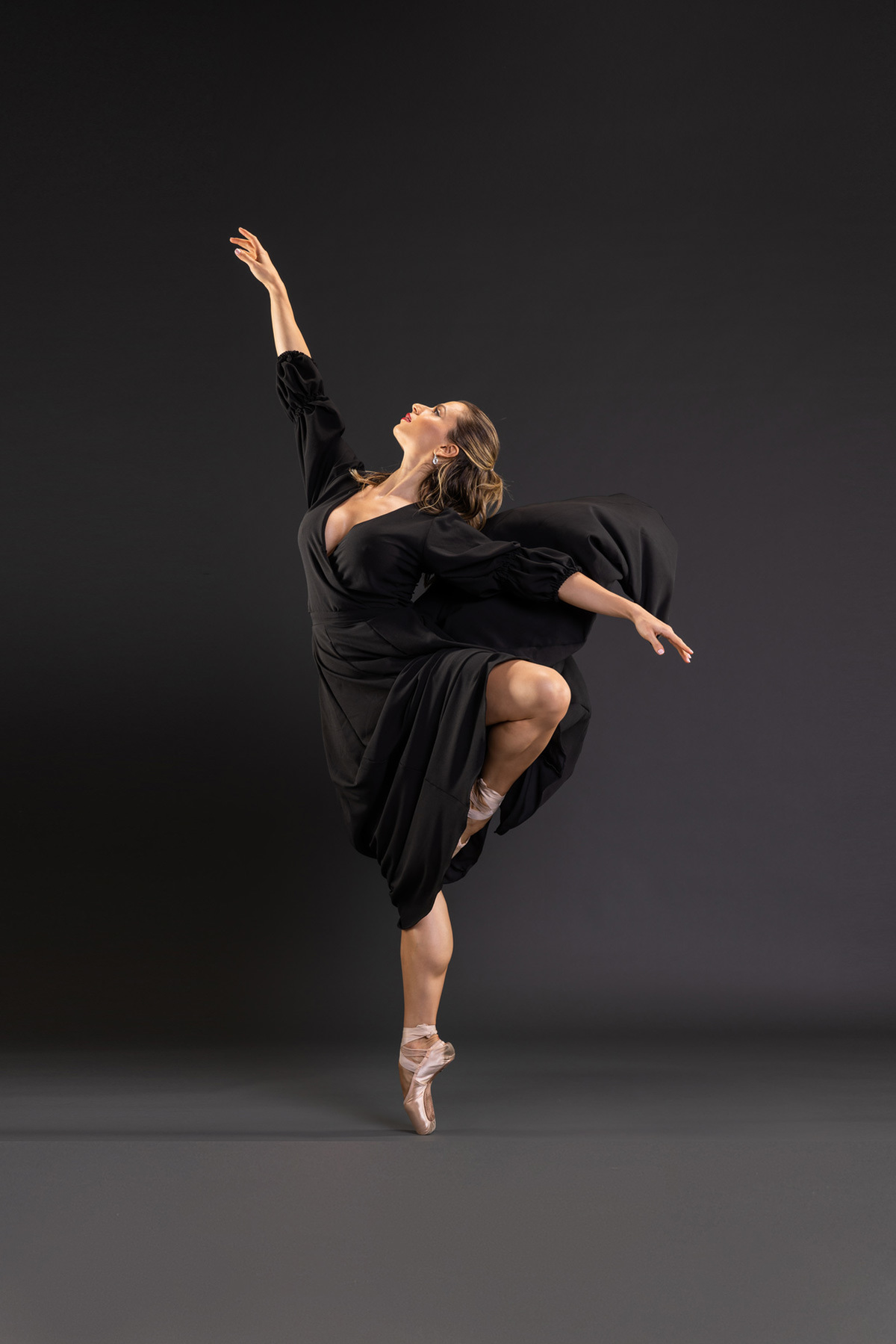 Ensaio fotográfico Arte, Cores e Movimentos com a participação da talentosa bailarina Ana Beatriz Maillet fotografada por Romero Cruz
