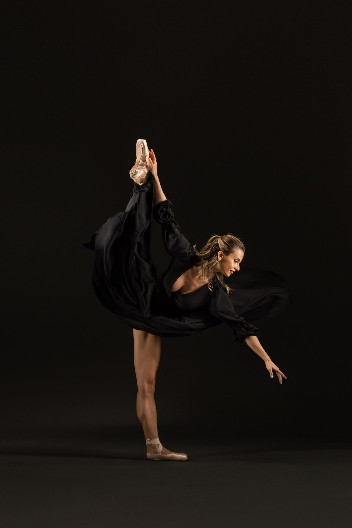 Romero Cruz fotógrafo profissional no ensaio Arte, Cores e Movimentos onde contou com a colaboração da talentosa bailarina Ana Beatriz Maillet
