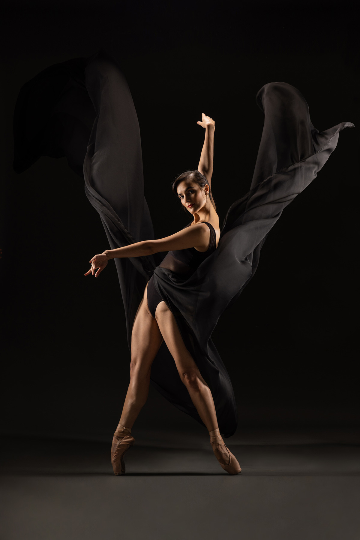 Ensaio fotográfico Arte, cores e movimentos feito pelo fotógrafo Romero Cruz e com a participação da bailarina Juliana Amorim
